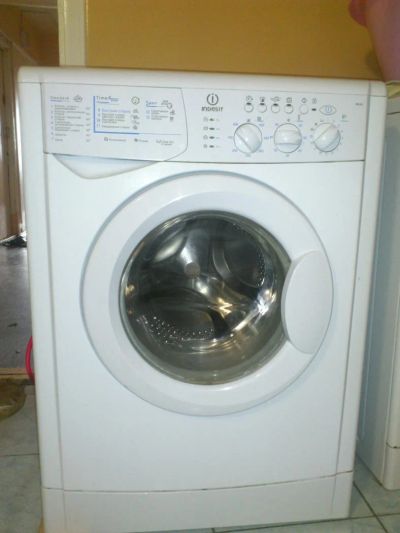 Лот: 4227020. Фото: 1. Стиральная машина Indesit WIL... Стиральные машины