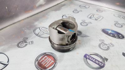 Лот: 23587841. Фото: 1. Поршень Nissan Navara TD25Ti 120103S900. Двигатель и элементы двигателя