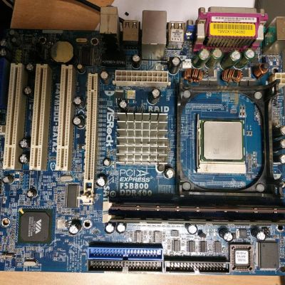 Лот: 12647631. Фото: 1. Материнская плата. ASRock P4VM800... Материнские платы