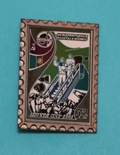 Лот: 9586404. Фото: 1. Знак Стекло на металле, ситал... Сувенирные