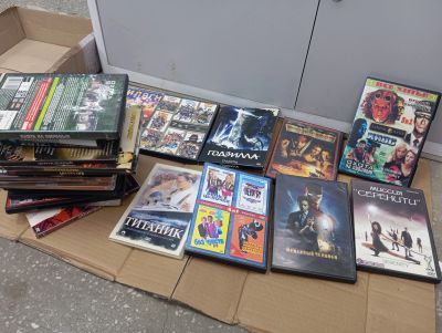 Лот: 25440920. Фото: 1. Dvd диски с фильмами. Видеозаписи, фильмы