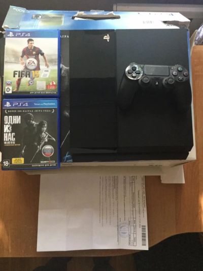 Лот: 6029423. Фото: 1. Ps4 + одни из нас + FIFA 15 на... Игровые приставки, консоли