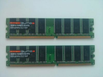 Лот: 6766406. Фото: 1. Модуль памяти DDR 1GB Qumo QUM1U-1G400T3... Оперативная память