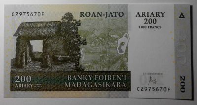 Лот: 10789619. Фото: 1. Мадагаскар 200 ариари 2004 (2016... Африка