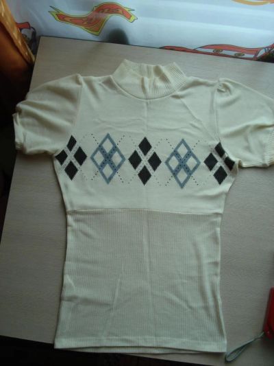 Лот: 4127173. Фото: 1. Кофточка бежевая размер 42-44. Свитеры, толстовки, худи