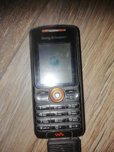 Лот: 14920082. Фото: 1. Sony Ericsson Walkman W200. Кнопочные мобильные телефоны