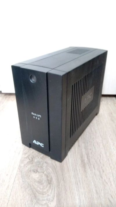 Лот: 17556560. Фото: 1. Бесперебойник APC Back-UPS 650... ИБП, аккумуляторы для ИБП