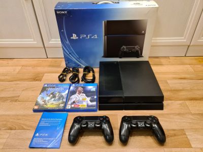 Лот: 17360638. Фото: 1. Sony PlayStation 4 + 2 Геймпада... Игровые приставки, консоли
