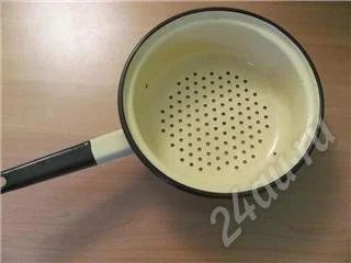 Лот: 376603. Фото: 1. дуршлаг эмалированый с рубля!. Сковороды и сотейники