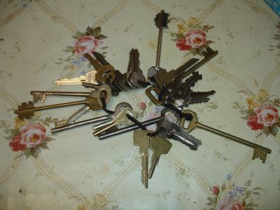 Лот: 15688595. Фото: 1. Ключи на связке. Другое (коллекционирование, моделизм)