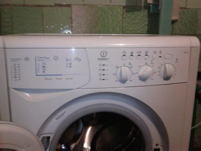 Лот: 6613935. Фото: 1. стиральная машинка indesit WISL... Стиральные машины