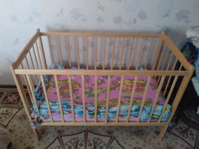 Лот: 9915209. Фото: 1. Кровать деревянная. Детские кровати и кроватки