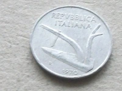 Лот: 16844481. Фото: 1. Монета 10 лир Италия 1970 флора... Европа