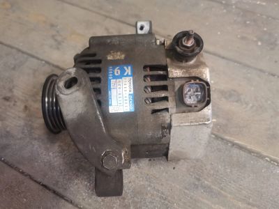 Лот: 19101256. Фото: 1. Генератор Toyota IQ 1kr-fe kgj10. Двигатель и элементы двигателя
