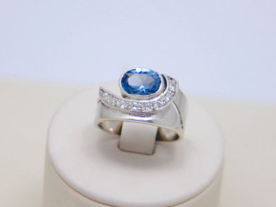 Лот: 15183151. Фото: 1. СЕРЕБРЯНОЕ КОЛЬЦО С ФИАНИТАМИ... Кольца, перстни