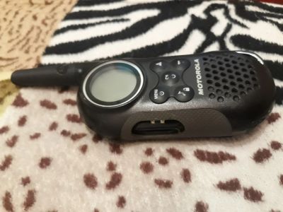 Лот: 15596196. Фото: 1. Рация Motorola с рубля - на запчасти... Рации, радиостанции