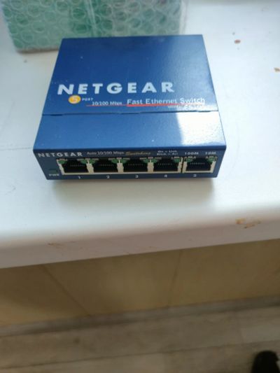 Лот: 25108192. Фото: 1. Netgear fast ethernet switch. Коммутаторы