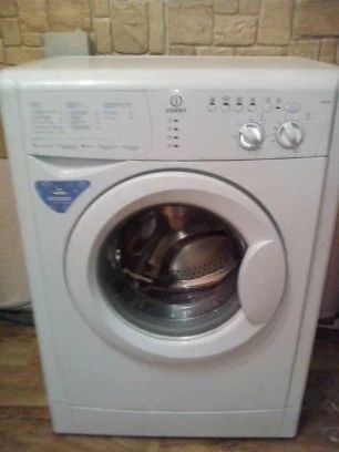Лот: 12632876. Фото: 1. Стиральная машина Indesit. Стиральные машины