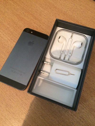 Лот: 9965899. Фото: 1. Продам iPhone 5 16Gb Black полный... Смартфоны