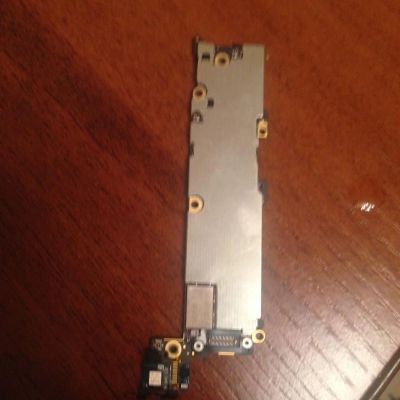 Лот: 6480537. Фото: 1. iPhone 5 метеринская плата 16... Микросхемы и платы