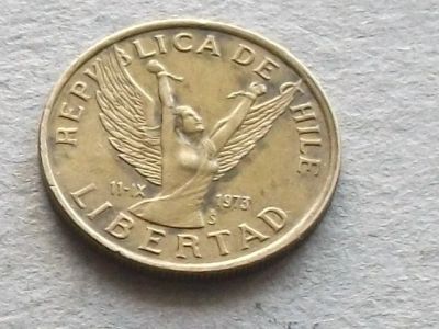 Лот: 16188228. Фото: 1. Монета 10 песо Чили 1982 свобода... Америка