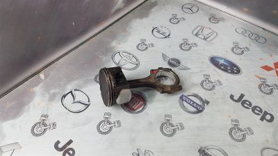 Лот: 23586850. Фото: 1. Поршень с шатуном Subaru Forester... Двигатель и элементы двигателя