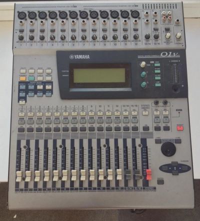 Лот: 4258684. Фото: 1. Цифровой микшерный пульт Yamaha... Микшеры, предусилители, микрофонные эффекты