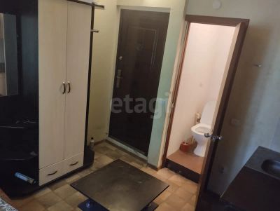 Лот: 25558358. Фото: 1. комната , Красноярск улица Тельмана... Квартиры, студии