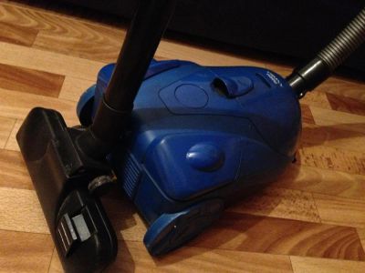 Лот: 3295953. Фото: 1. Пылесос Trony 1400 W. Пылесосы, паровые швабры