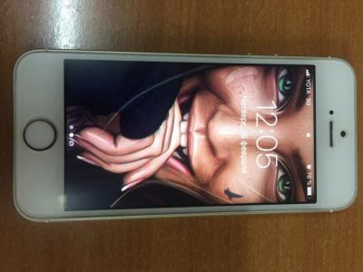Лот: 11047111. Фото: 1. iPhone se 64gb gold. Смартфоны