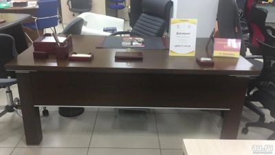 Лот: 15438643. Фото: 1. стол руководителя !!! новый... Компьютерные и письменные столы