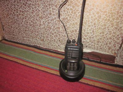 Лот: 3490231. Фото: 1. Радиостанция носимая Motorola... Рации, радиостанции