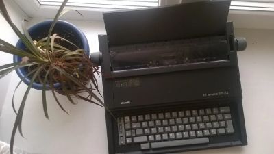 Лот: 6285176. Фото: 1. Электронная печатная машинка Olivetti. Другое (коллекционирование, моделизм)