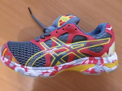 Лот: 3946342. Фото: 1. Веселые кроссовки Asics Gel-Noosa... Кеды, кроссовки, слипоны