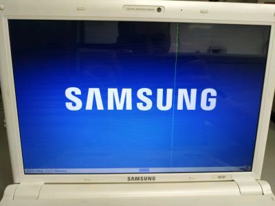 Лот: 15688584. Фото: 1. * Ноутбук Samsung полоса на экране. Ноутбуки