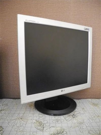 Лот: 2905608. Фото: 1. Монитор 19" LG Flatron L1932P... ЖК-мониторы