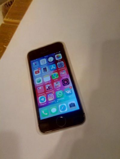 Лот: 14994969. Фото: 1. iPhone SE 32gb. Смартфоны