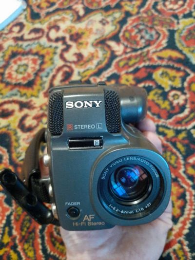Лот: 15829906. Фото: 1. Видеокамера Sony. Аккумуляторы, зарядные