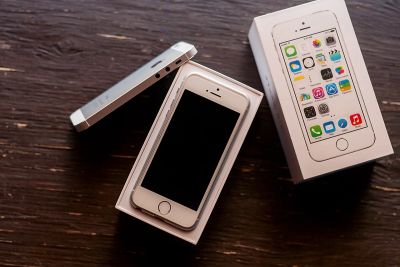 Лот: 7195106. Фото: 1. iPhone 5s 16Gb (серебро) в корпусе... Смартфоны