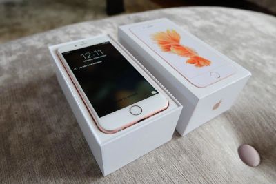 Лот: 10838172. Фото: 1. iphone 6s rose 64gb. Смартфоны