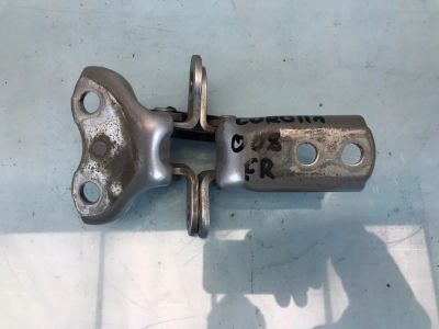 Лот: 24308500. Фото: 1. кронштейн двери toyota corolla... Двигатель и элементы двигателя