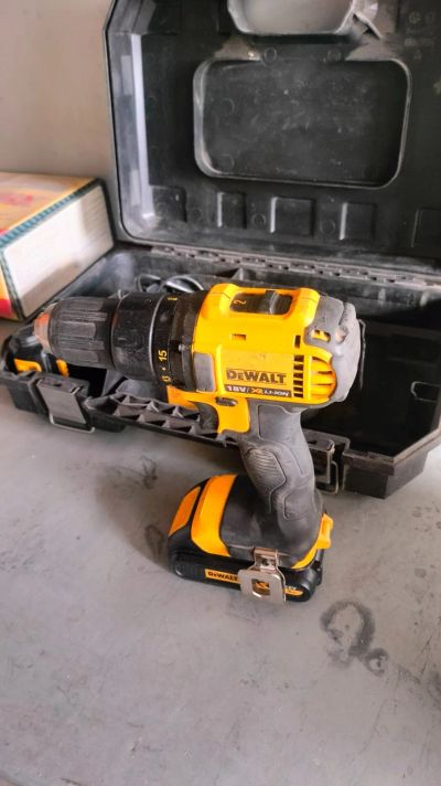 Лот: 25130662. Фото: 1. Шуруповёрт dewalt. Электроинструмент