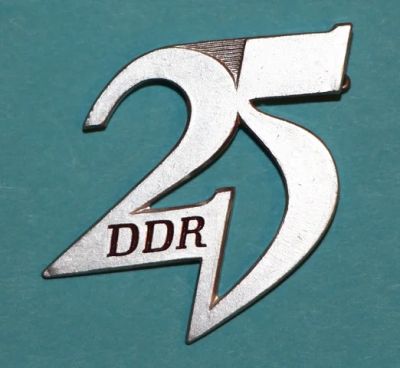 Лот: 8818238. Фото: 1. Знак: ГДР 25. 25 лет ГДР. Большой... Юбилейные
