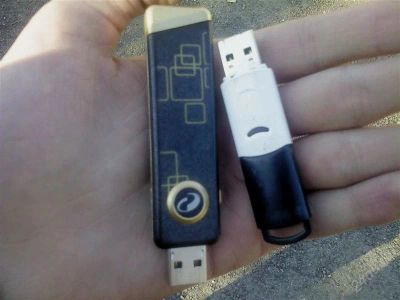 Лот: 1167551. Фото: 1. Две usb flash каждая по четыре... USB-флеш карты