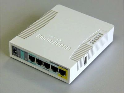 Лот: 9656069. Фото: 1. Mikrotik RB951Ui-2HnD. Маршрутизаторы (роутеры)