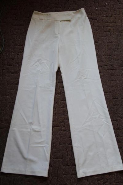 Лот: 4258978. Фото: 1. Хорошие белые брюки BAY, размер... Брюки, шорты