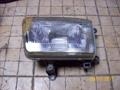 Лот: 10420210. Фото: 1. Фара Toyota Hilux Surf левая. Оптика и освещение