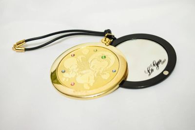 Лот: 6340692. Фото: 1. Карманное зеркало с увеличением... Зеркала компактные