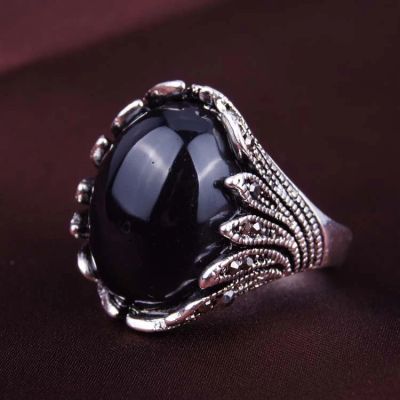 Лот: 7151760. Фото: 1. Красивое винтажное кольцо с чёрным... Кольца, перстни