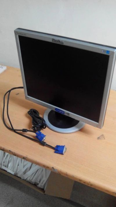 Лот: 4643264. Фото: 1. Samsung SyncMaster 721N. ЖК-мониторы